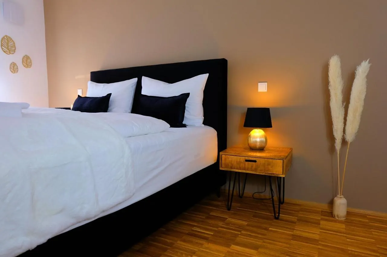 Design Apartment Nr 1 Mit Terrasse Und Parkplatz Στράουμπινγκ