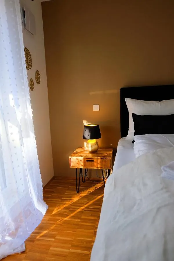 Design Apartment Nr 1 Mit Terrasse Und Parkplatz Στράουμπινγκ